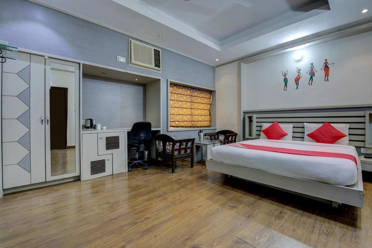 Oyo 1545 Hotel Shivani International أحمد أباد المظهر الخارجي الصورة