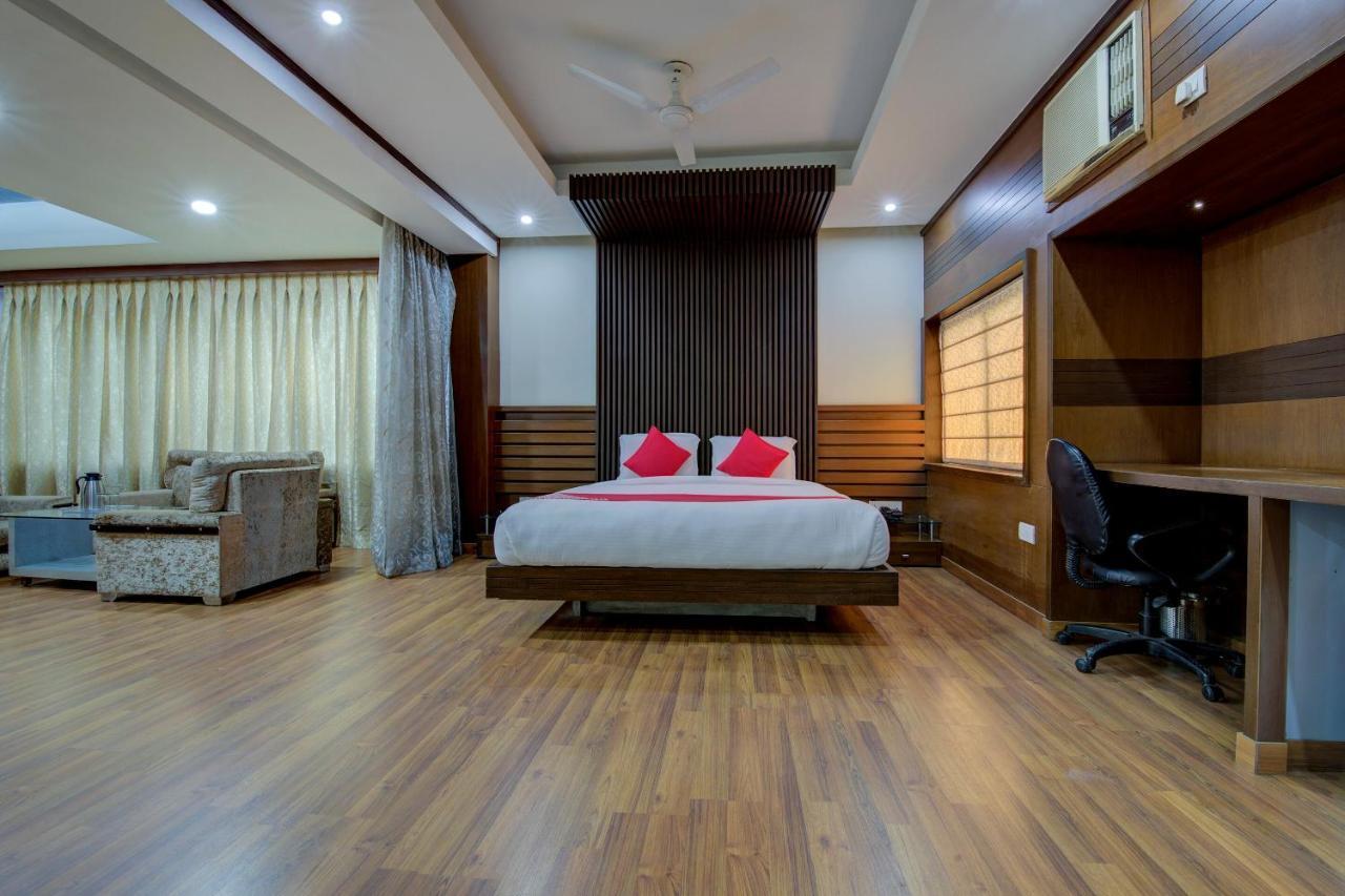 Oyo 1545 Hotel Shivani International أحمد أباد المظهر الخارجي الصورة