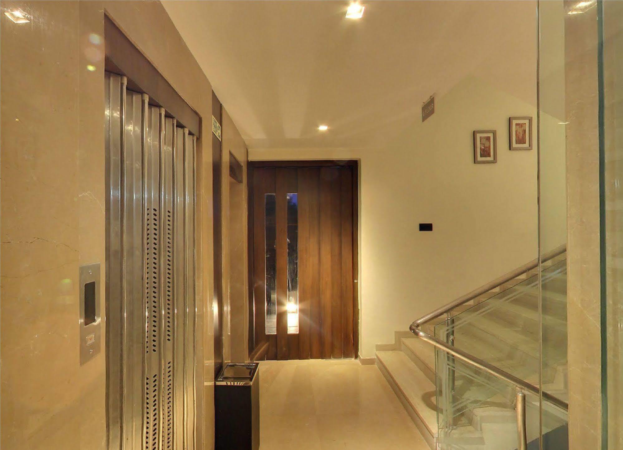 Oyo 1545 Hotel Shivani International أحمد أباد المظهر الخارجي الصورة