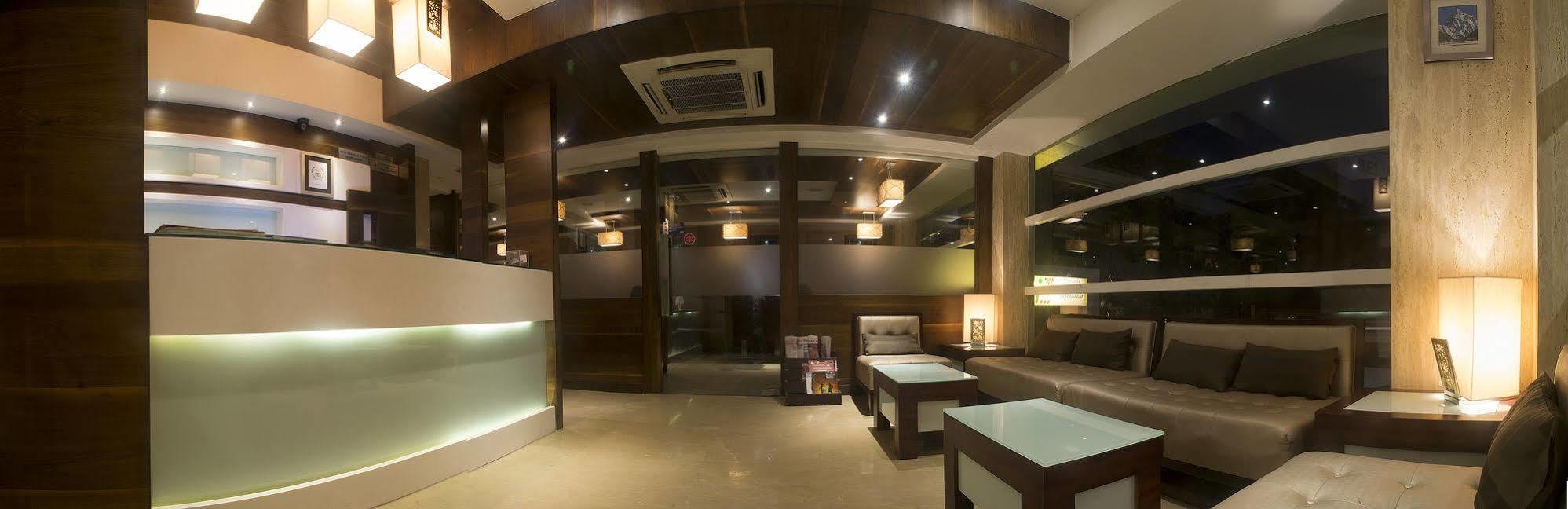 Oyo 1545 Hotel Shivani International أحمد أباد المظهر الخارجي الصورة