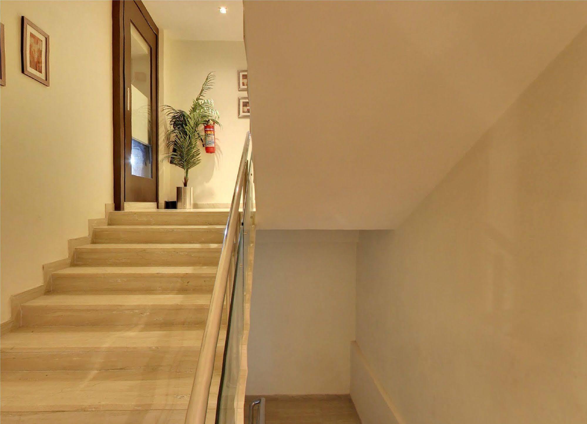 Oyo 1545 Hotel Shivani International أحمد أباد المظهر الخارجي الصورة